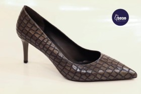 حذاء سكني غامق