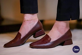 حذاء بورغندي