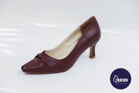 حذاء بورغندي