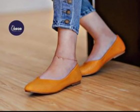 باليرينا جلد لون اصفر كناري