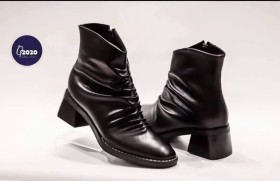 جزمة لون اسود