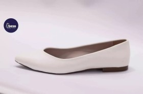 باليرينا لون ابيض