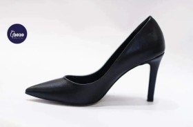 حذاء اسود مات