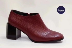 حذاء جلد لون كرزي