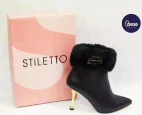 جزمة اسود مع فرو