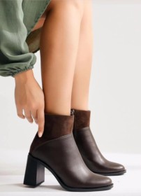 جزمة بني غامق