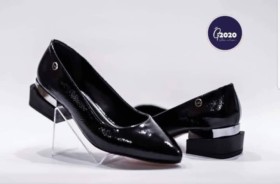 حذاء اسود لميع