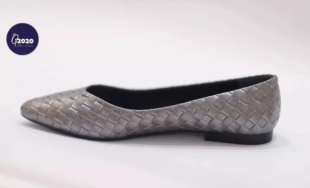 باليرينا لون رصاصي